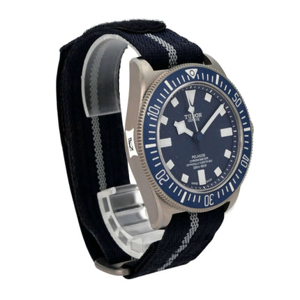 Tudor Pelagos FXD 25707B-22-0001 mit Titan Gehäuse und blauem Zifferblatt auf Textilband
