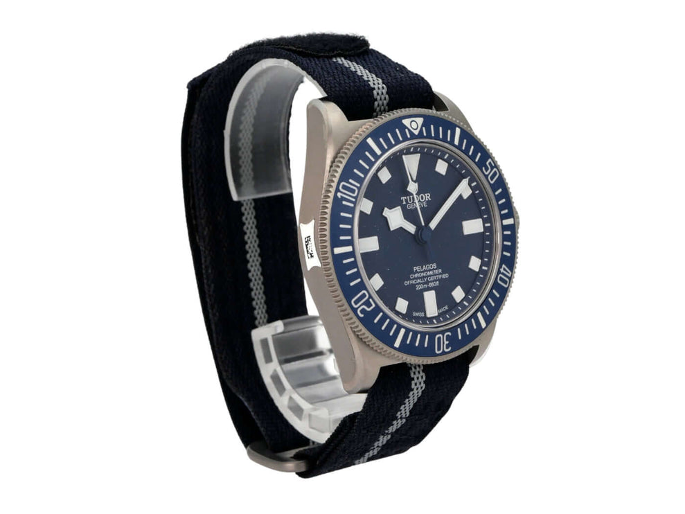 Tudor Pelagos FXD 25707B-22-0001 mit Titan Gehäuse und blauem Zifferblatt auf Textilband