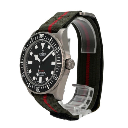 Tudor Pelagos FXD M25717N-0001 Uhr mit Titan-Gehäuse und grünem Textilband