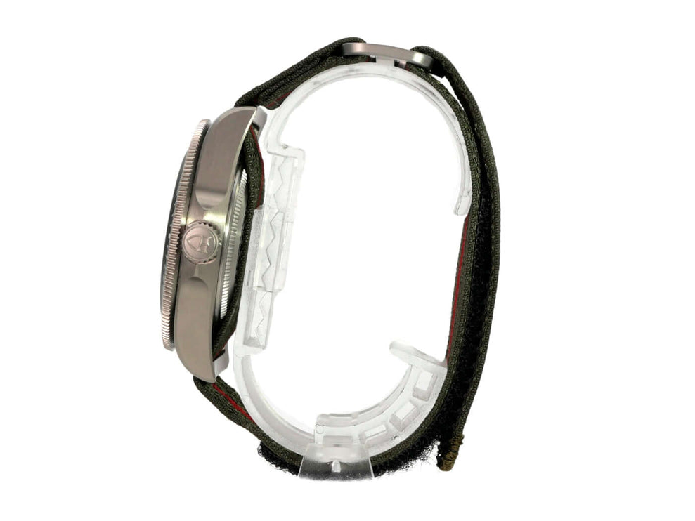 Tudor Pelagos FXD M25717N-0001 Titan-Gehäuse mit grünem Textilband und Klettschließe.