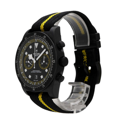 Tudor Pelagos FXD Chrono Yellow M25827KNJN-0001 Tour de France seitliche Ansicht der Uhr mit Textilband