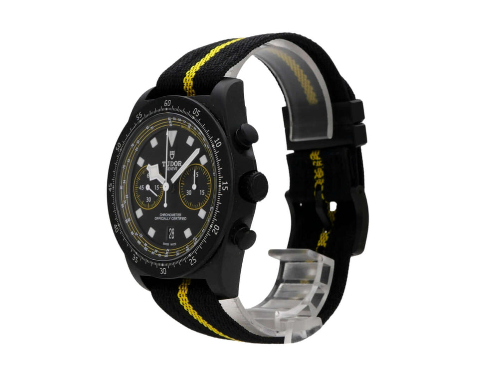 Tudor Pelagos FXD Chrono Yellow M25827KNJN-0001 Tour de France seitliche Ansicht der Uhr mit Textilband