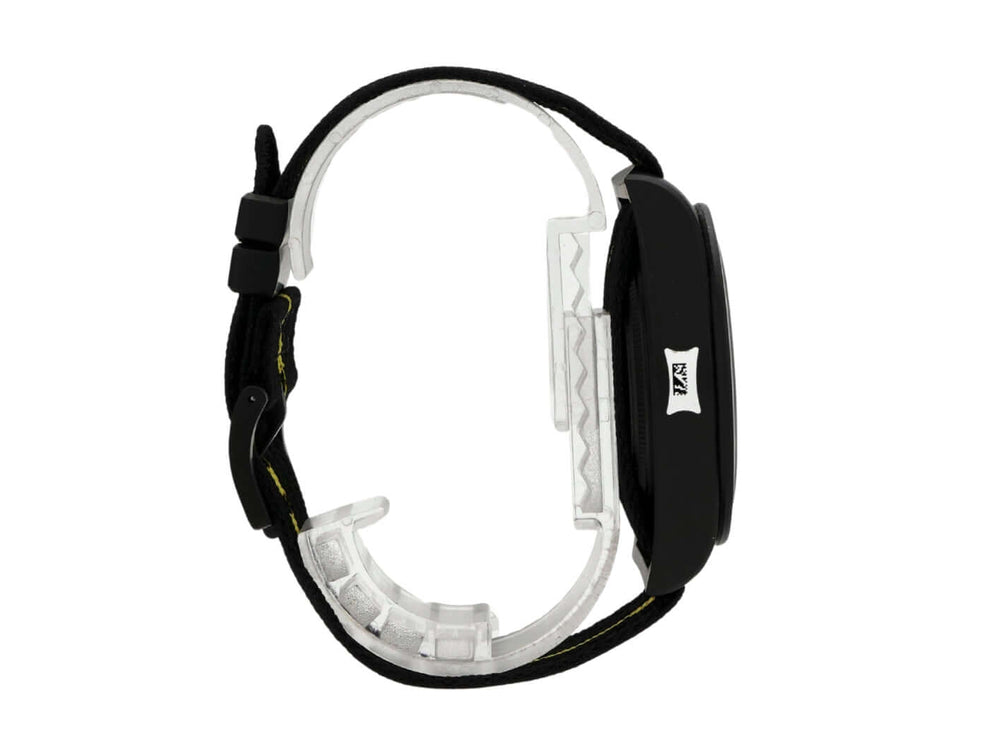 Tudor Pelagos FXD Chrono Yellow M25827KNJN-0001 Tour de France seitliche Ansicht der Uhr mit Textilband und schwarzem Gehäuse.