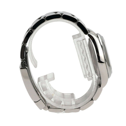 Seitenansicht der Rolex Datejust 31 aus Oystersteel mit polierter und satinierter Oberfläche.