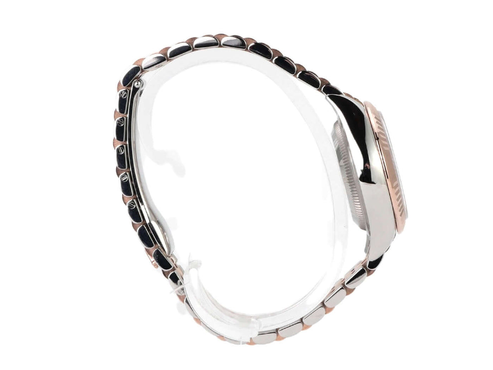 Rolex Datejust 28 Uhr seitlich mit Edelstahl und Everose-Gold Armband, geriffelte Lünette, polierte und satiniert Oberfläche.