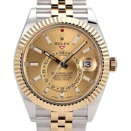 Rolex Sky-Dweller 326933 mit champagnerfarbenem Zifferblatt und Jubile-Band aus Edelstahl und Gelbgold.