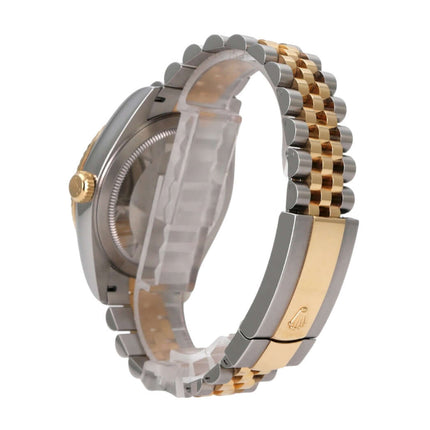 Rolex Sky-Dweller Edelstahl Gelbgold 336933 Champagner Jubile-Band seitliche Ansicht mit Armband und Gehäuse.