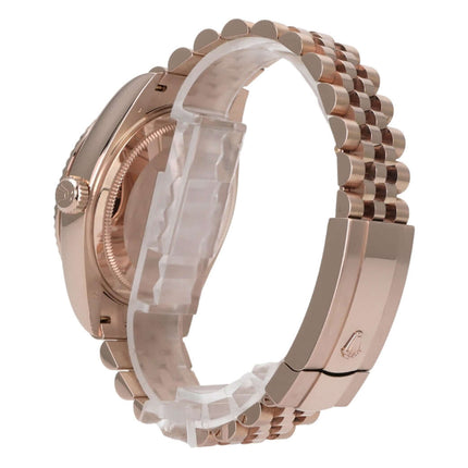 Rolex Sky-Dweller 336935 Everose-Gold Blau Jubile-Band seitliche Ansicht mit Jubile-Armband.