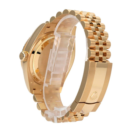 Rolex Sky-Dweller 336938 Gelbgold Grün Jubile-Band mit Gelbgold-Armband seitlich sichtbar.