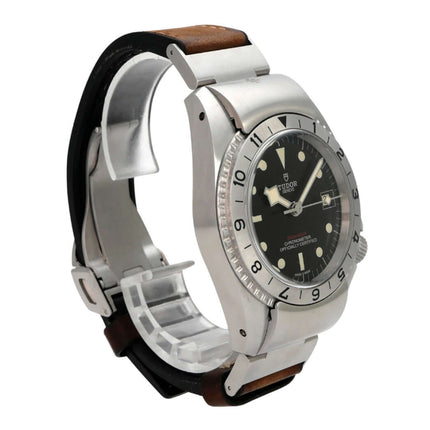 Tudor Black Bay P01 M70150-0001 Herrenuhr mit Lederarmband, schwarzem Zifferblatt und Edelstahlgehäuse