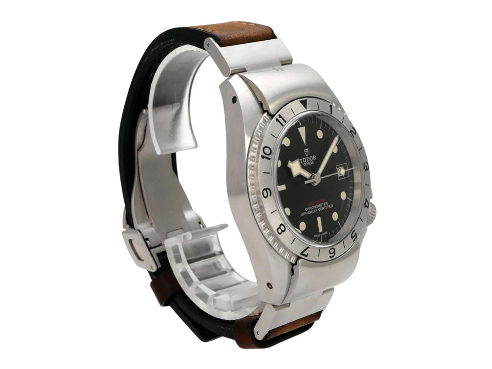 Tudor Black Bay P01 M70150-0001 Herrenuhr mit Lederarmband, schwarzem Zifferblatt und Edelstahlgehäuse