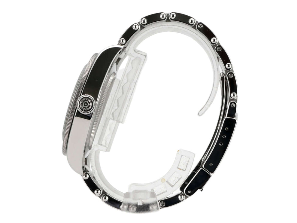 Tudor Heritage Black Bay 54 M79000N-0001 Uhrengehäuse aus Edelstahl mit schwarzer Lünette, seitliche Ansicht.