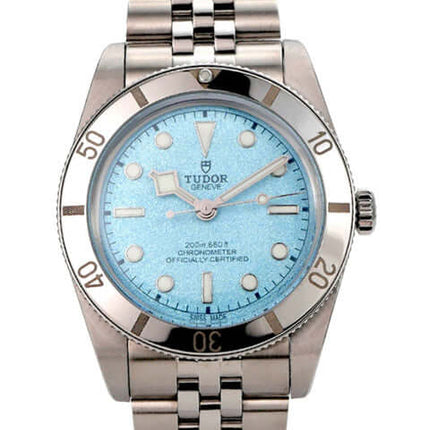 Tudor Heritage Black Bay 54 M79000-0001 mit blauem Zifferblatt und Edelstahlarmband, 37 mm Gehäusedurchmesser.