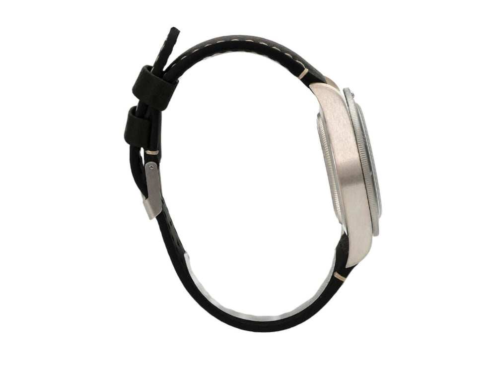 Seitenansicht der Tudor Heritage Black Bay Fifty-Eight 925 Uhr mit braunem Lederband und silbernem Gehäuse