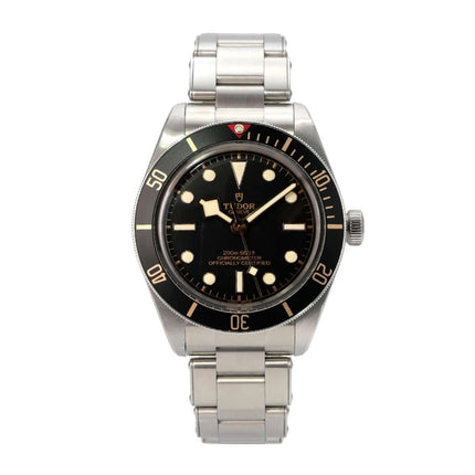 Tudor Heritage Black Bay Fifty-Eight M79030N-0001 elegante Taucheruhr mit schwarzem Zifferblatt und Edelstahlband.