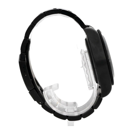 Seitenansicht der Tudor Black Bay Automatik Dark Uhr M79230DK-0005 mit schwarzem PVD-Gehäuse und -Armband.