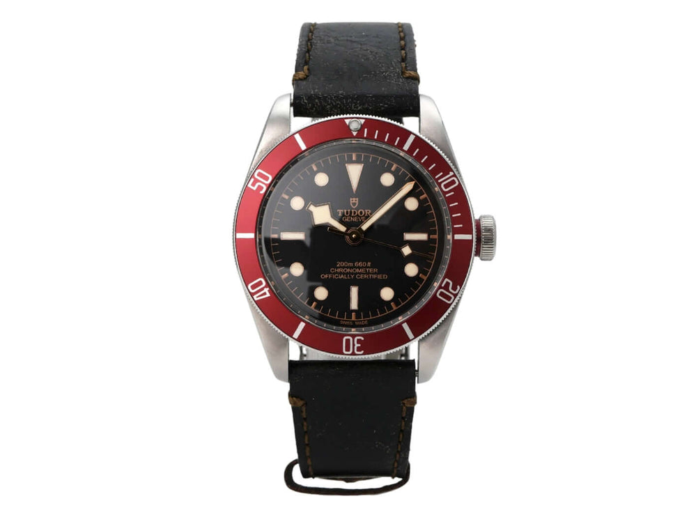 Tudor Black Bay M79230R-0005 Lederband Herrenuhr mit mattschwarzem Zifferblatt und roter Lünette