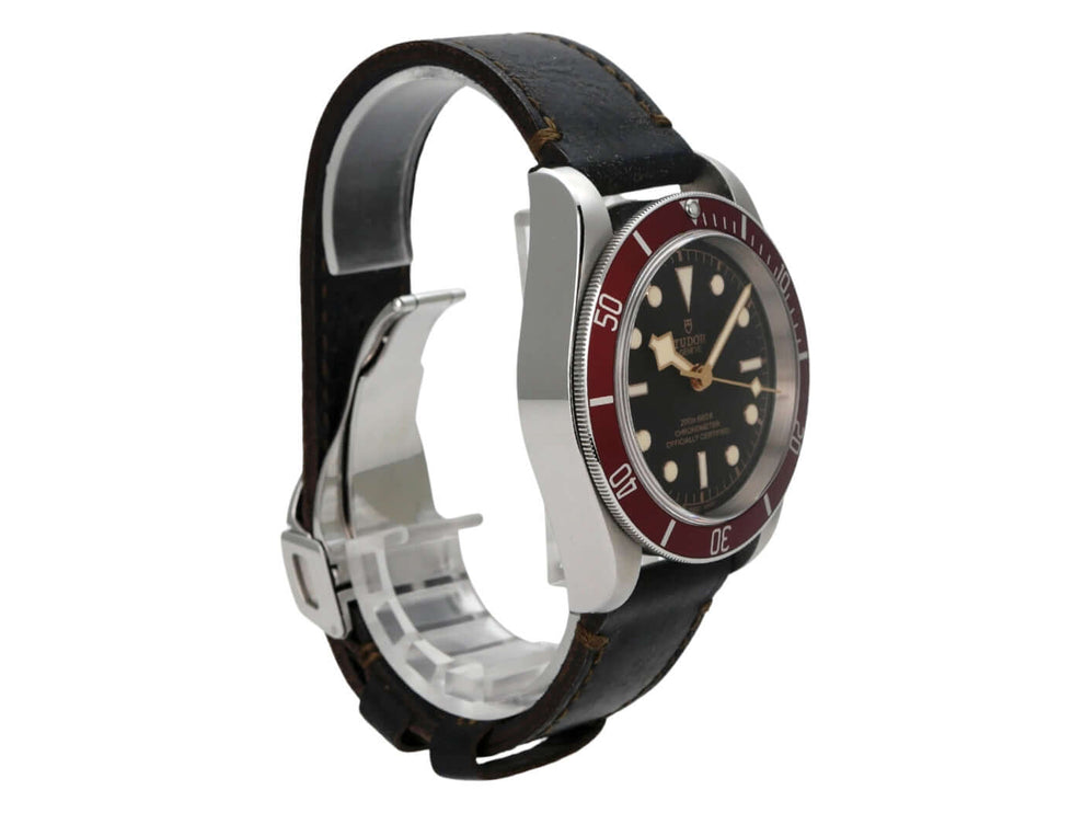 Tudor Black Bay M79230R-0005 Lederband mit Edelstahlgehäuse und Vintage-Lederarmband.