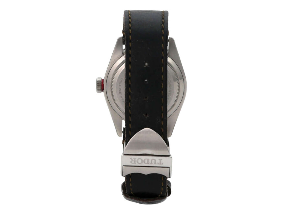 Tudor Black Bay M79230R-0005 Lederband Rückansicht mit Sicherheitsfaltschließe und Vintage-Lederarmband.
