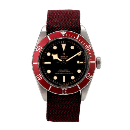 Tudor Black Bay M79230R-0009 bordeauxrotes Textilband, schwarzes Zifferblatt, Edelstahlgehäuse, bordeauxrote Lünette