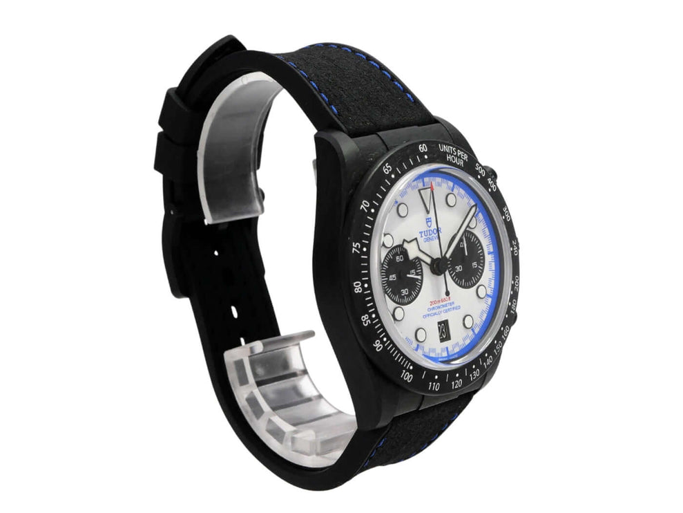Tudor Black Bay Chrono Carbon 25 M79377KN-0001 mit Carbongehäuse, weißem Zifferblatt und schwarzem Kautschuk-Lederband