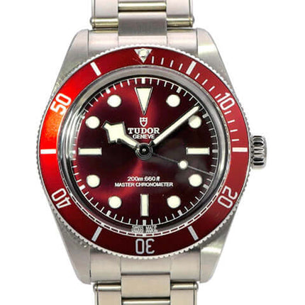 Tudor Black Bay 58 M7939A1A0RU-0002 mit bordeauxfarbenem Zifferblatt und Edelstahlarmband