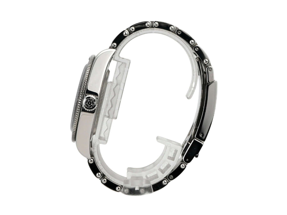 Seitenansicht der Tudor Black Bay 58 M7939A1A0RU-0002 Armbanduhr, Edelstahlarmband und schwarze Lünette.