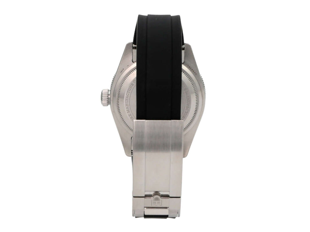 Tudor Black Bay M7941A1A0NU-0002 mit Edelstahlgehäuse, schwarzem Kautschukband und Sicht auf die Gehäuserückseite