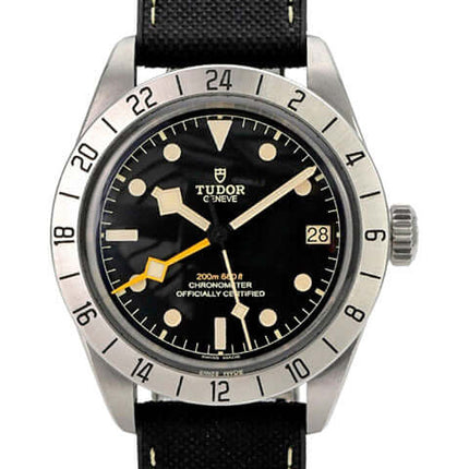 Tudor Heritage Black Bay Pro M79470-0003 mit schwarzem Zifferblatt und Edelstahlgehäuse.