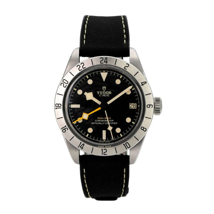 Tudor Heritage Black Bay Pro M79470-0003 mit schwarzem Kautschukband und Edelstahlgehäuse, 39 mm Durchmesser.