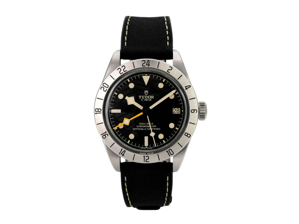 Tudor Heritage Black Bay Pro M79470-0003 mit schwarzem Kautschukband und Edelstahlgehäuse, 39 mm Durchmesser.