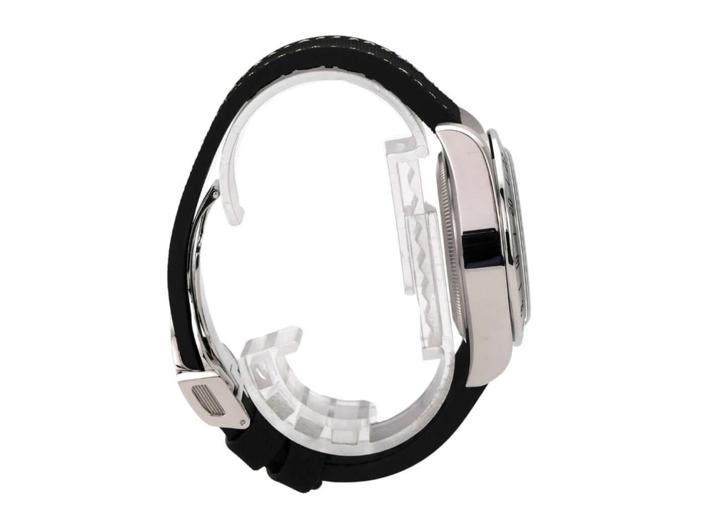 Seitenansicht der Tudor Heritage Black Bay Pro M79470-0003 mit Kautschukband und Edelstahlgehäuse.