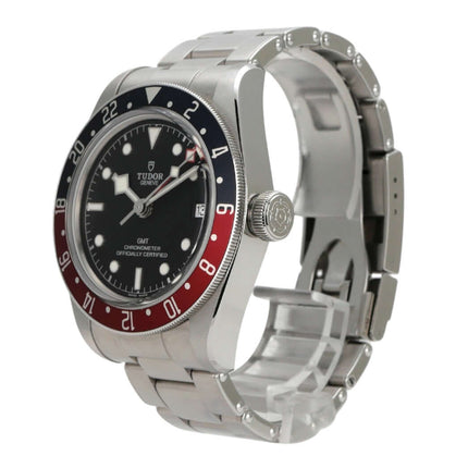 Tudor Black Bay GMT M79830RB-0001 mit blau/roter Lünette, schwarzem Zifferblatt und Edelstahlband