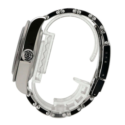 Tudor Black Bay GMT M79830RB-0001 Edelstahlgehäuse und schwarzes Armband von der Seite