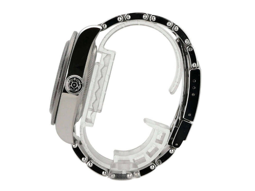 Tudor Black Bay GMT M79830RB-0001 Edelstahlgehäuse und schwarzes Armband von der Seite