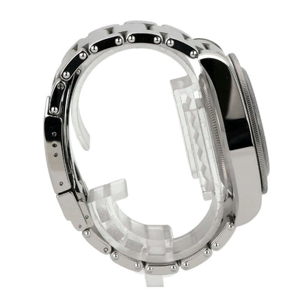 Tudor Black Bay GMT M79830RB-0001 seitliche Ansicht mit Edelstahlarmband und poliertem Gehäuse.