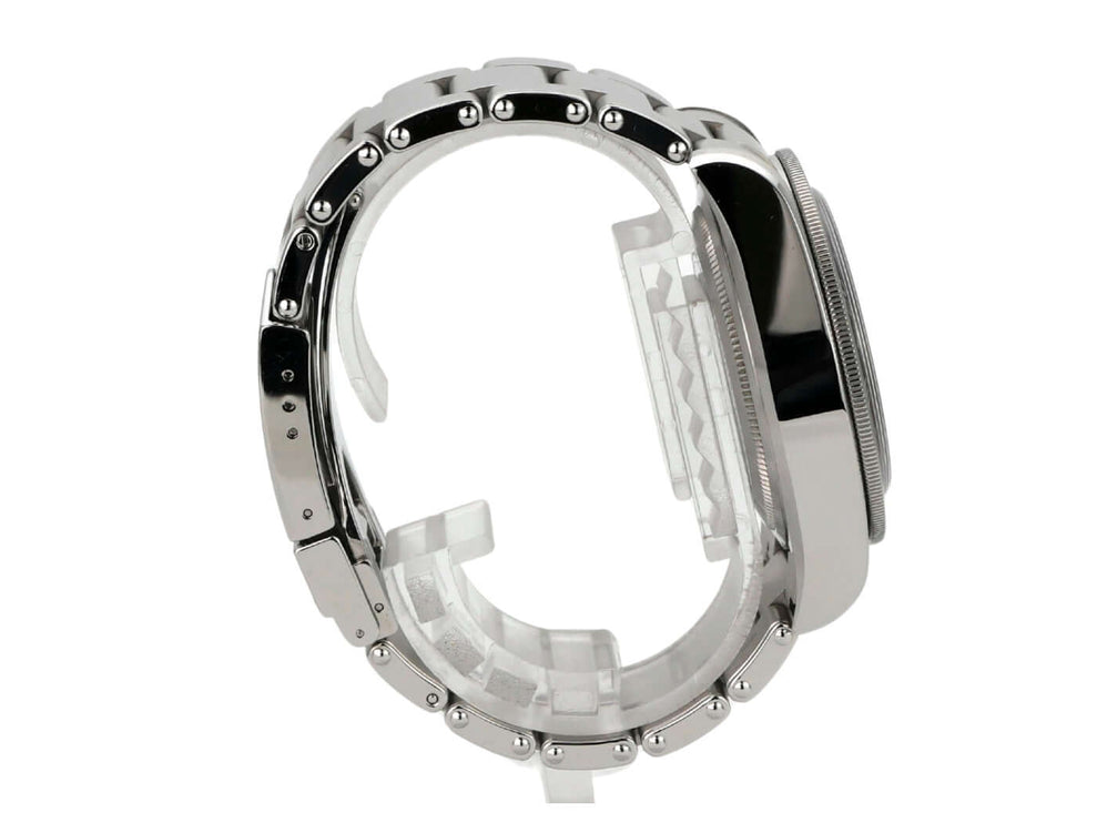 Tudor Black Bay GMT M79830RB-0001 seitliche Ansicht mit Edelstahlarmband und poliertem Gehäuse.