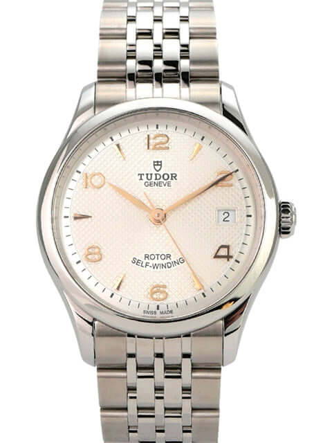 Tudor 1926 Ref. M91450-0011 Uhr mit Edelstahlband, weißem Zifferblatt und arabischen Ziffern.