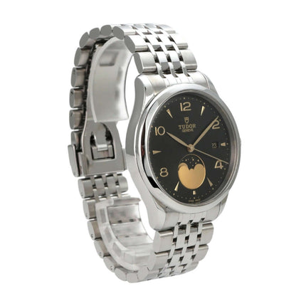 Tudor 1926 Luna Ref. M91560-0002 Uhr mit schwarzem Zifferblatt und Edelstahlarmband.