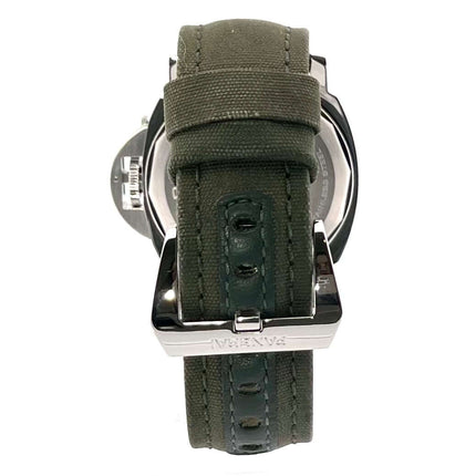 Rückansicht der Panerai Luminor Marina Logo PAM00005 mit grünem Textilband und polierter Edelstahlschließe
