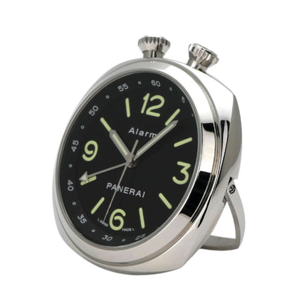 Panerai Travel Alarm Clock PAM00173 mit schwarzem Zifferblatt, 52 mm poliertem Edelstahlgehäuse und arabischen Leuchtziffern.