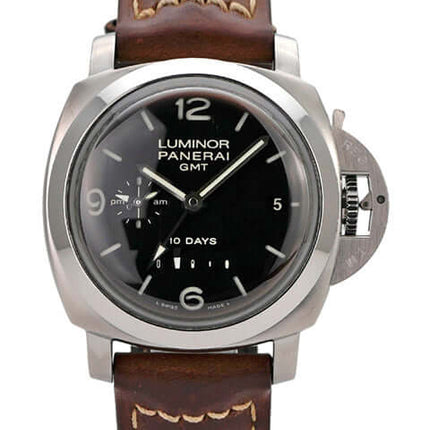 Panerai Luminor 1950 GMT 10 Days PAM00270 Edelstahl Uhr mit braunem Alligatorlederarmband und schwarzem Zifferblatt.