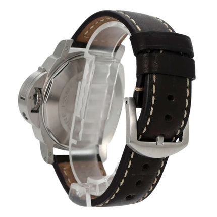 Panerai Luminor GMT PAM00297 mit braunem Lederband und Edelstahlgehäuse von der Seite