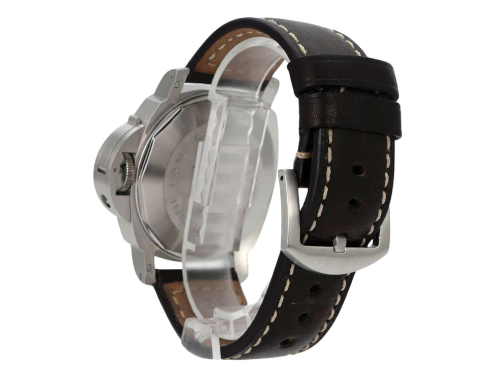 Panerai Luminor GMT PAM00297 mit braunem Lederband und Edelstahlgehäuse von der Seite