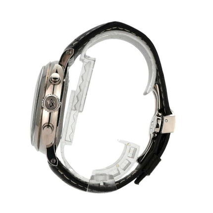 Panerai Radiomir 1940 Chronograph Oro Bianco PAM00520, seitliche Ansicht, 18 kt Weißgold, schwarzes Lederband.