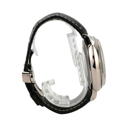 Panerai Radiomir 1940 Chronograph Oro Bianco PAM00520, seitliche Ansicht mit schwarzem Lederband und poliertem Weißgoldgehäuse.