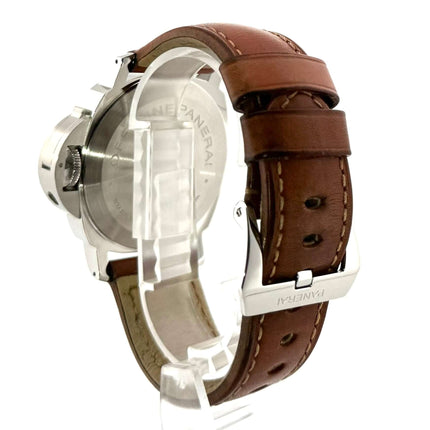 Rückansicht der Panerai Luminor Marina Logo Acciaio PAM00660 mit braunem Lederarmband und Dornschließe aus poliertem Edelstahl