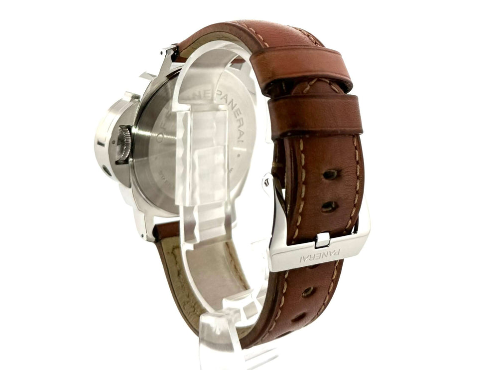 Rückansicht der Panerai Luminor Marina Logo Acciaio PAM00660 mit braunem Lederarmband und Dornschließe aus poliertem Edelstahl