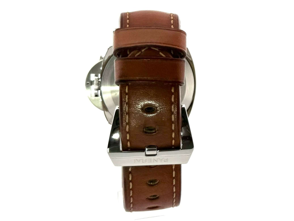 Rückansicht des braunen Lederarmbands der Panerai Luminor Marina PAM00660 mit polierter Edelstahldornschließe.