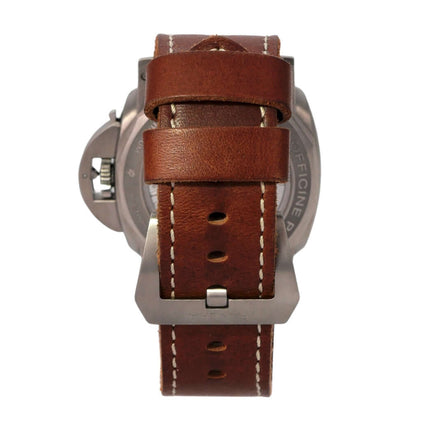 Panerai Luminor 1950 8 Days GMT Titanio PAM00670 mit braunem Lederarmband von hinten